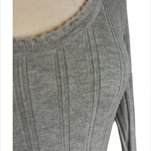 Express MSRP $68 Gray Long Sleeve Knit Top Sweater Ribbed Scoop Neck Top Medium - Picture 2 of 8
